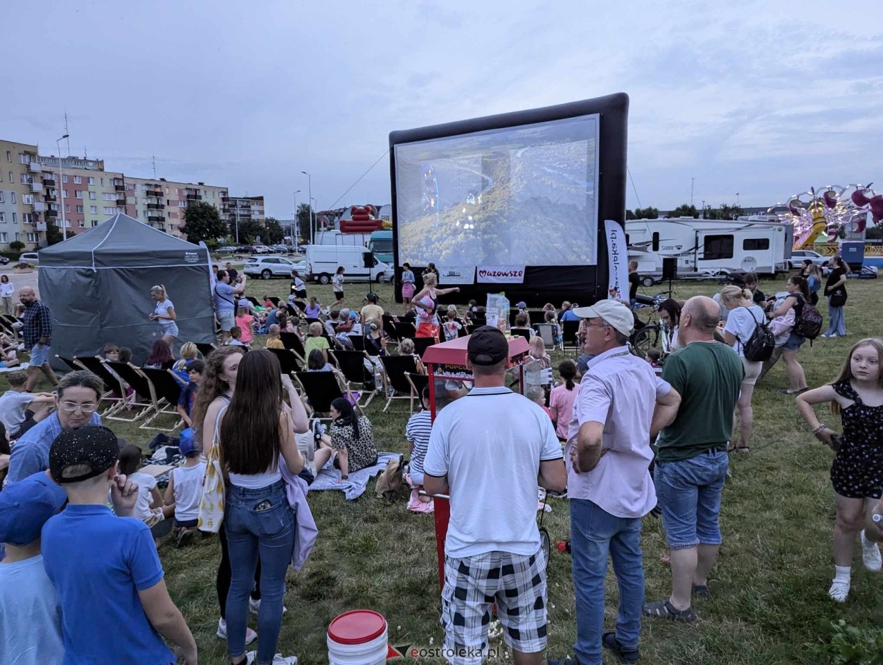Kino plenerowe przy Galerii Bursztynowej [12.07.2024] - zdjęcie #31 - eOstroleka.pl