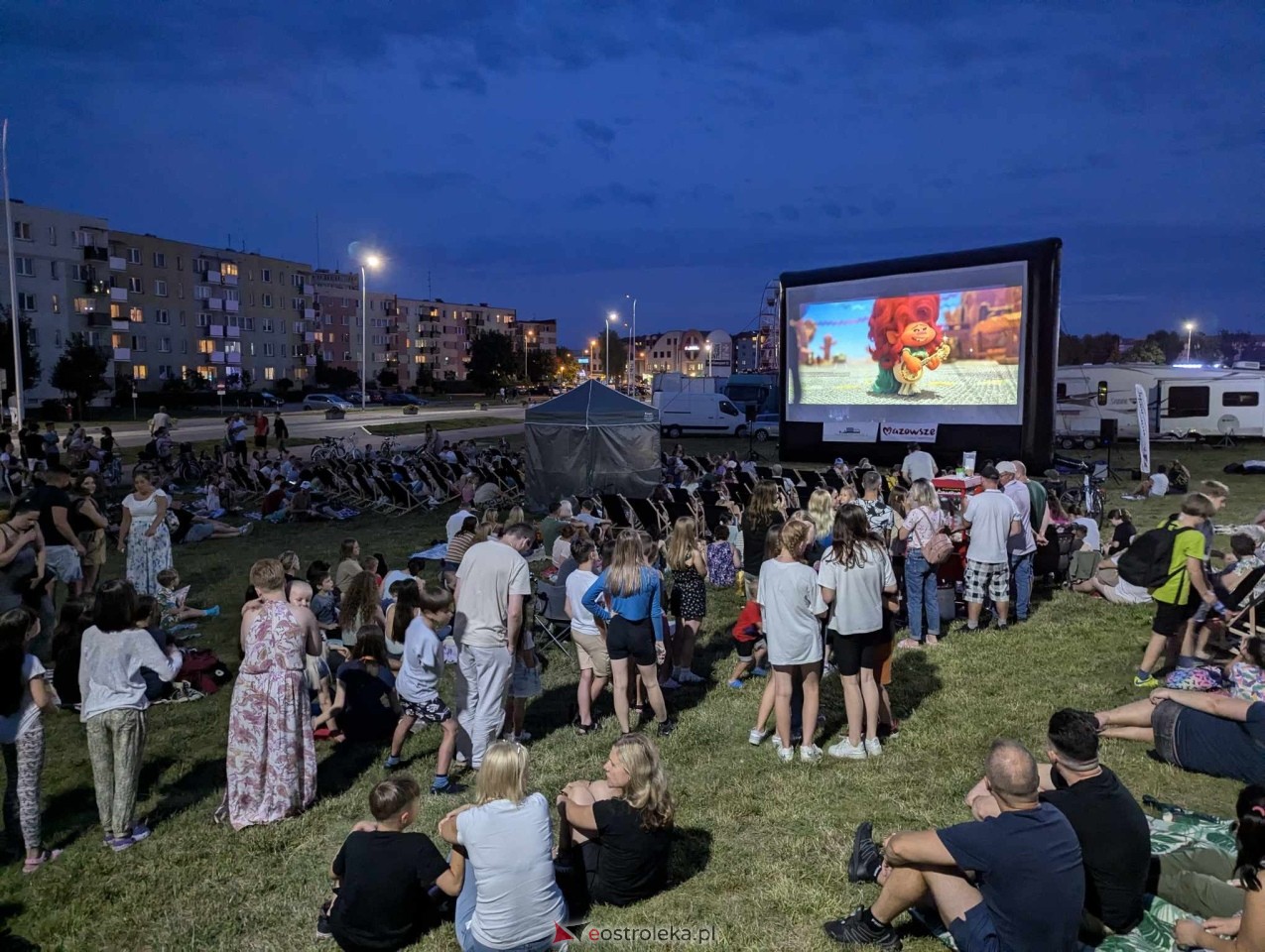 Kino plenerowe przy Galerii Bursztynowej [12.07.2024] - zdjęcie #30 - eOstroleka.pl