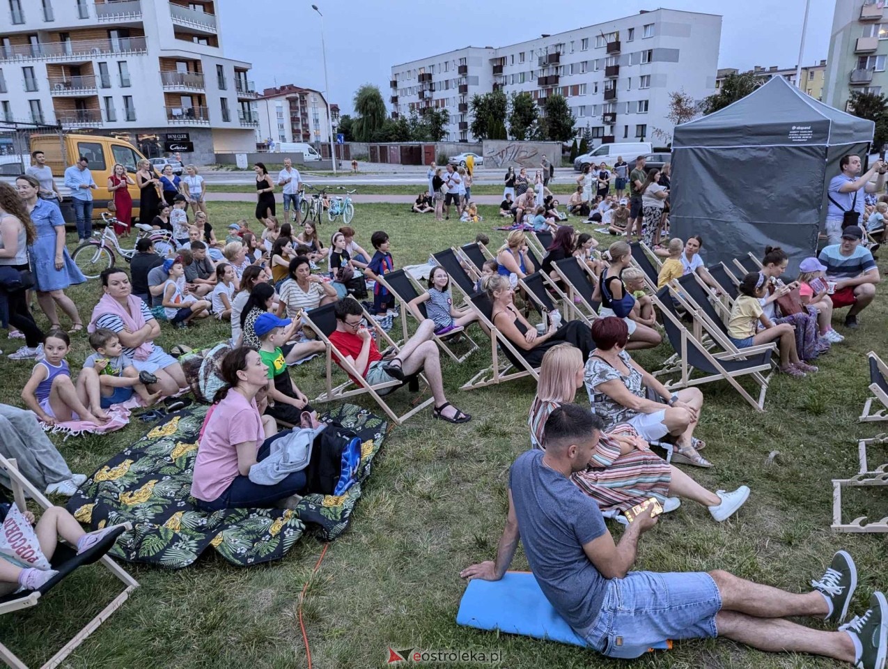 Kino plenerowe przy Galerii Bursztynowej [12.07.2024] - zdjęcie #29 - eOstroleka.pl