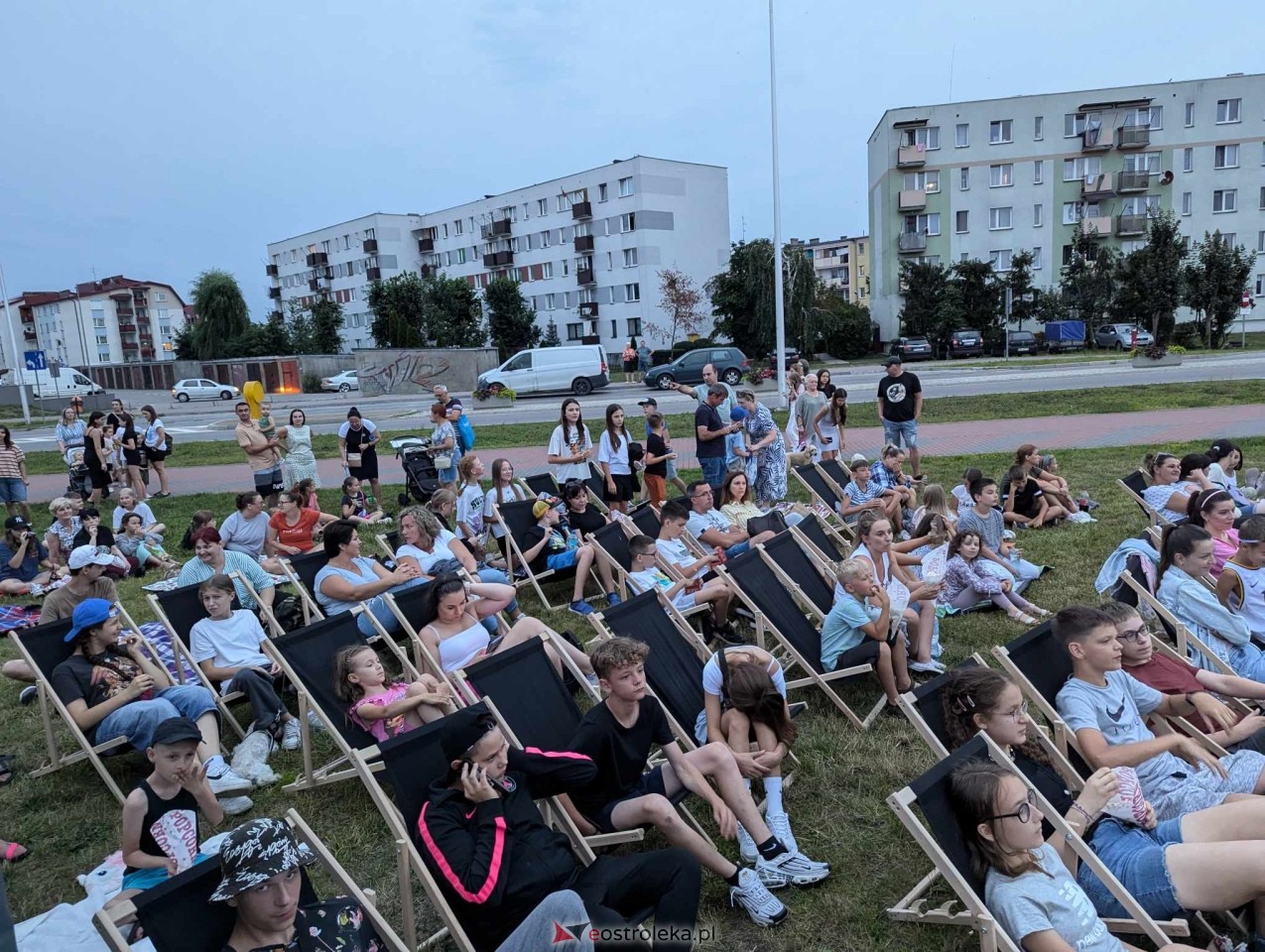 Kino plenerowe przy Galerii Bursztynowej [12.07.2024] - zdjęcie #28 - eOstroleka.pl