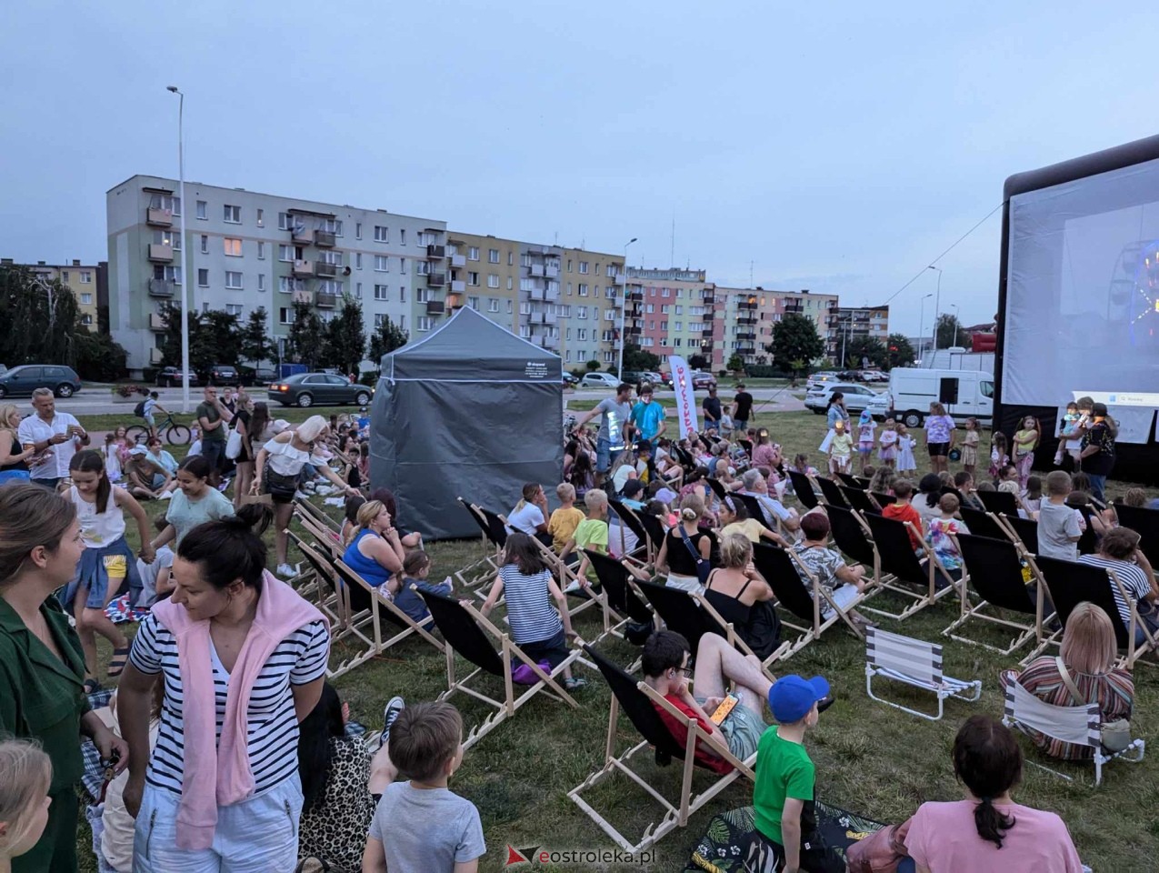 Kino plenerowe przy Galerii Bursztynowej [12.07.2024] - zdjęcie #27 - eOstroleka.pl