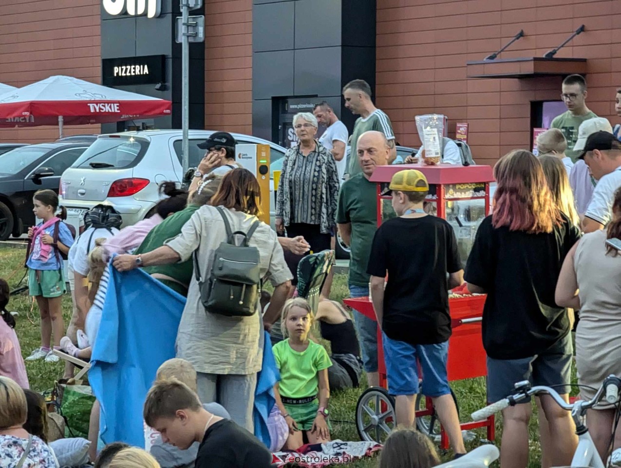 Kino plenerowe przy Galerii Bursztynowej [12.07.2024] - zdjęcie #24 - eOstroleka.pl