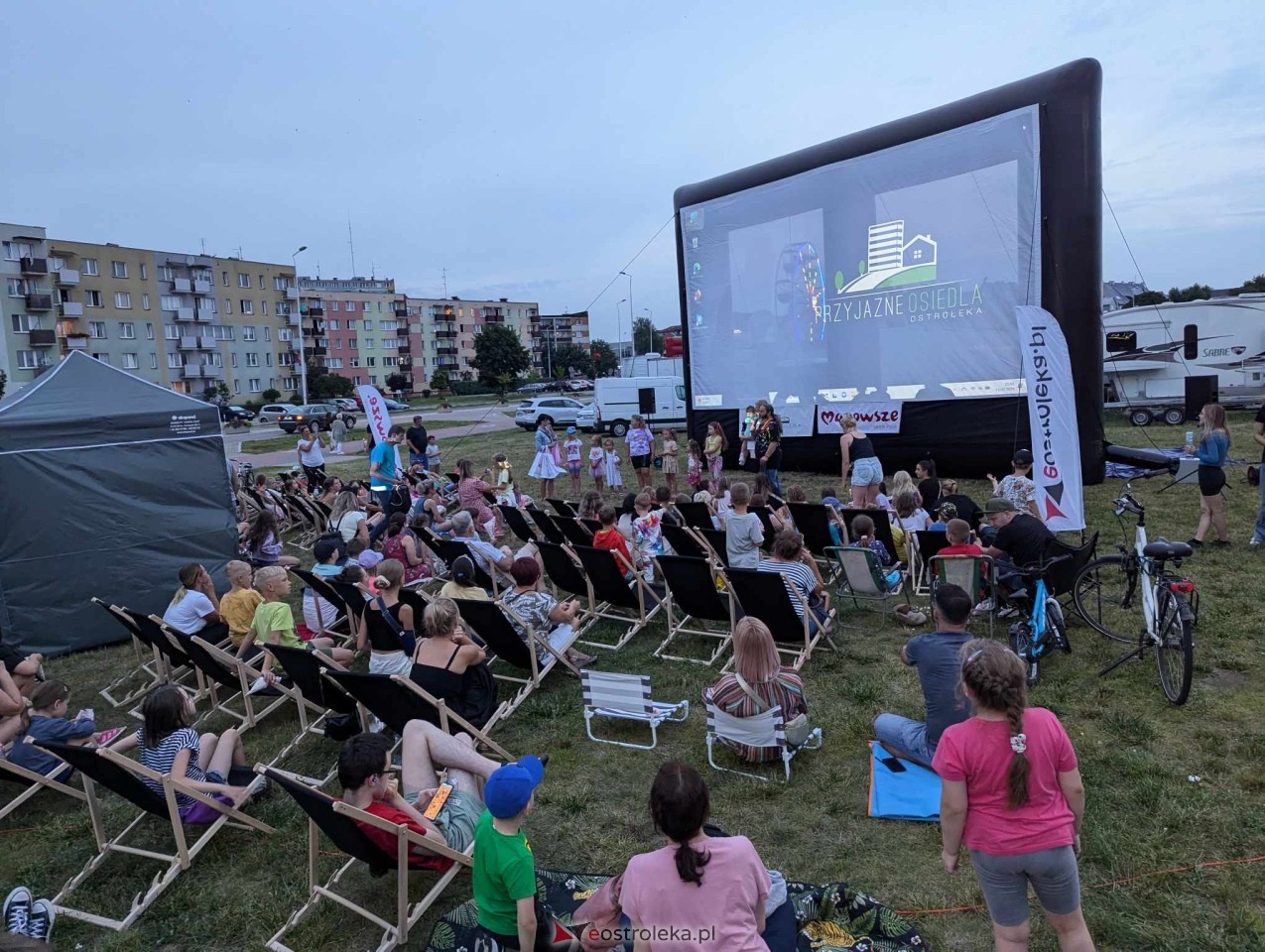 Kino plenerowe przy Galerii Bursztynowej [12.07.2024] - zdjęcie #15 - eOstroleka.pl