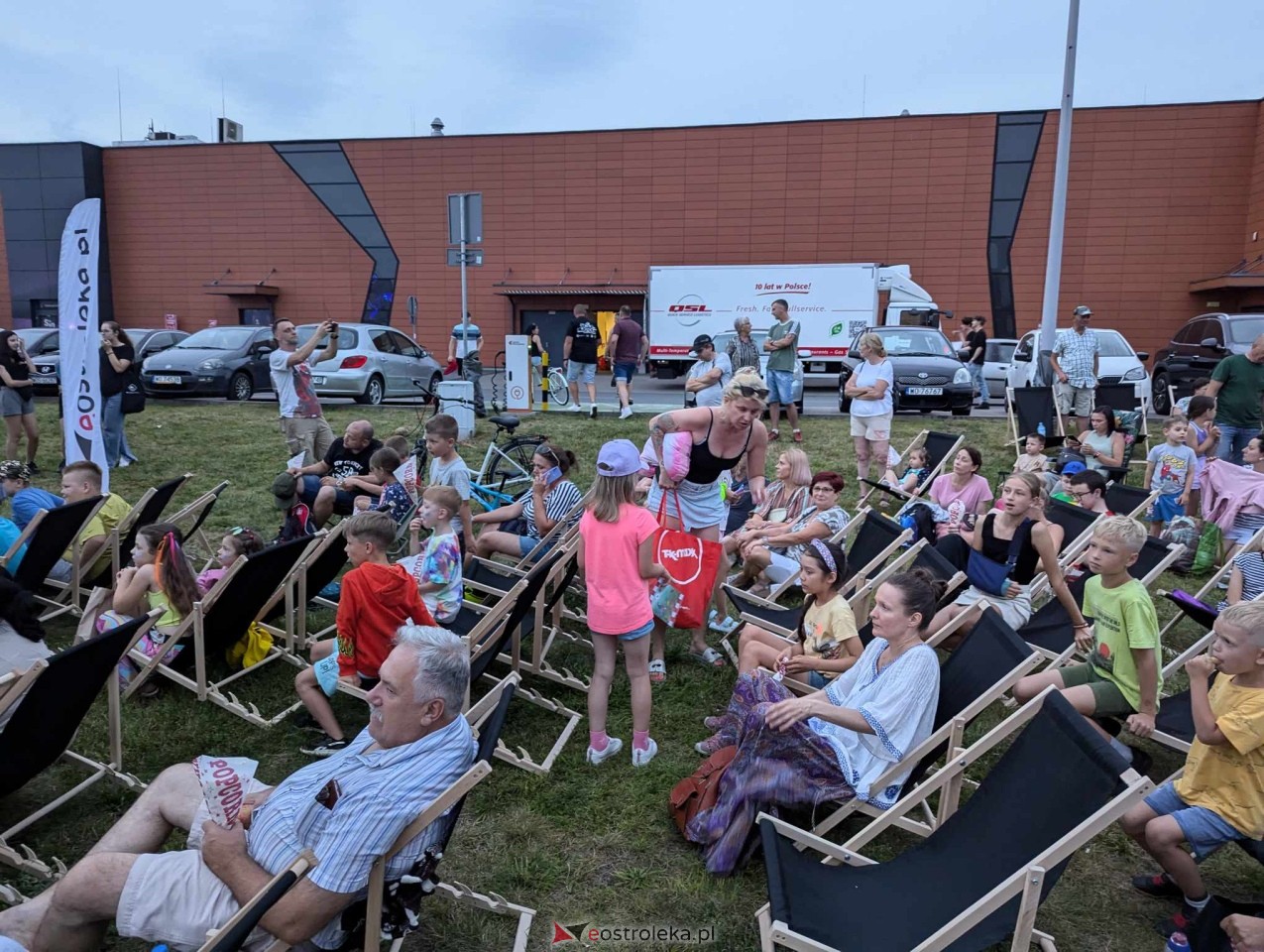 Kino plenerowe przy Galerii Bursztynowej [12.07.2024] - zdjęcie #10 - eOstroleka.pl