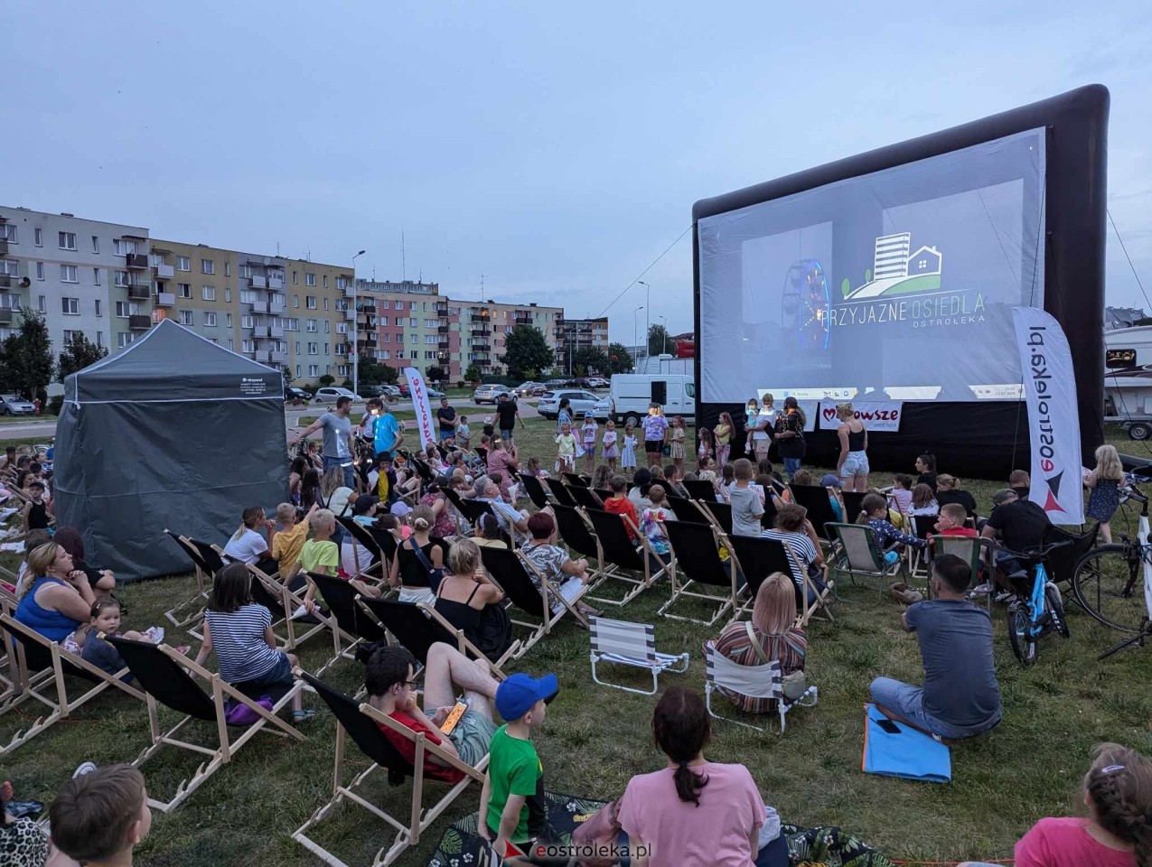 Kino plenerowe przy Galerii Bursztynowej [12.07.2024] - zdjęcie #8 - eOstroleka.pl