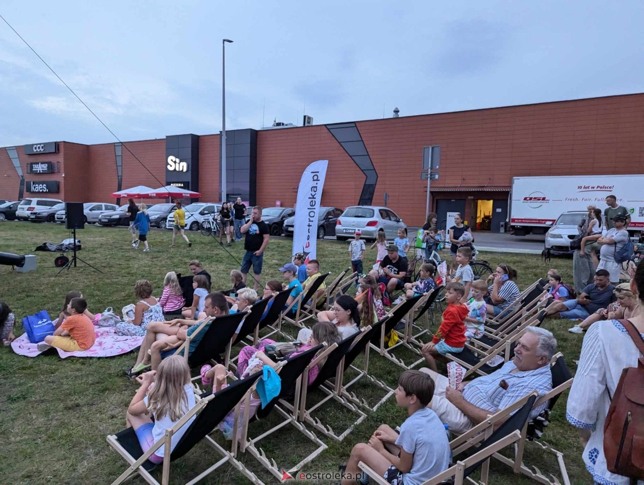 Kino plenerowe przy Galerii Bursztynowej [12.07.2024] - zdjęcie #7 - eOstroleka.pl