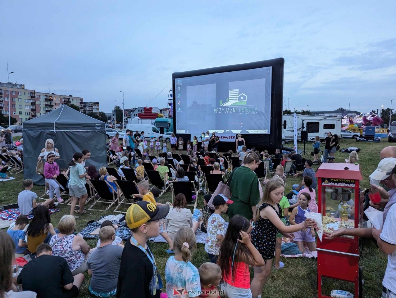 Kino plenerowe przy Galerii Bursztynowej [12.07.2024] - zdjęcie #5 - eOstroleka.pl