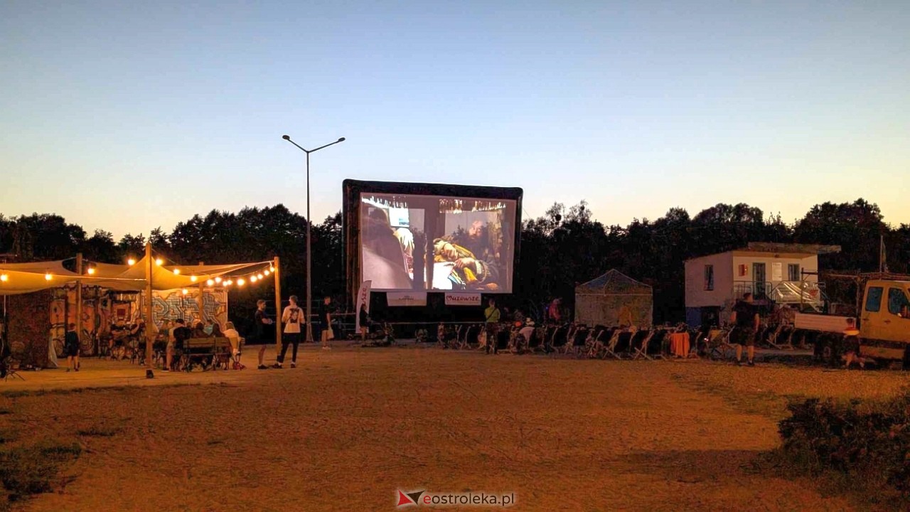 Letnie Kino Plenerowe [13.07.2024] - zdjęcie #25 - eOstroleka.pl