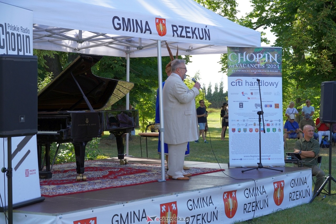 Koncert z cyklu „CHOPIN en VACANCES” w Susku Starym [14.07.2024] - zdjęcie #53 - eOstroleka.pl