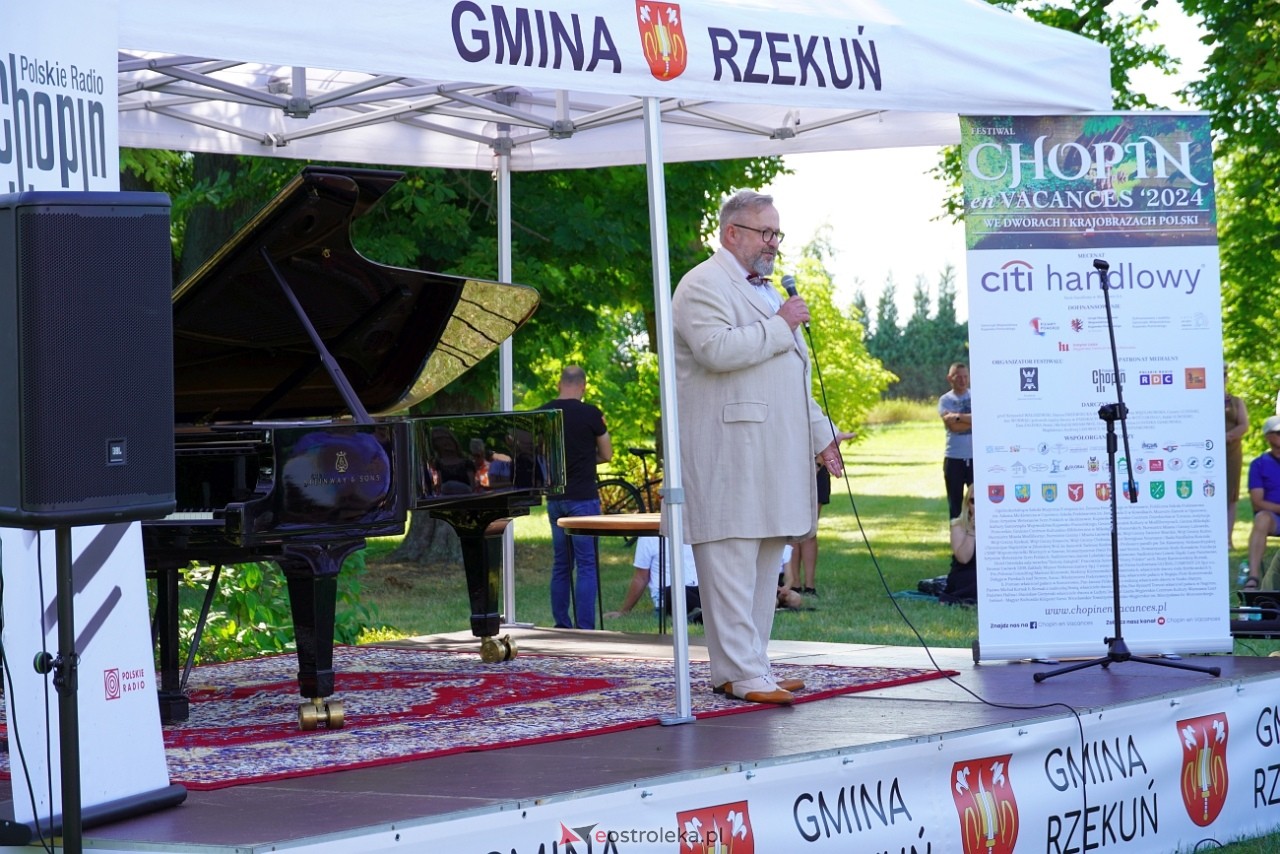 Koncert z cyklu „CHOPIN en VACANCES” w Susku Starym [14.07.2024] - zdjęcie #47 - eOstroleka.pl