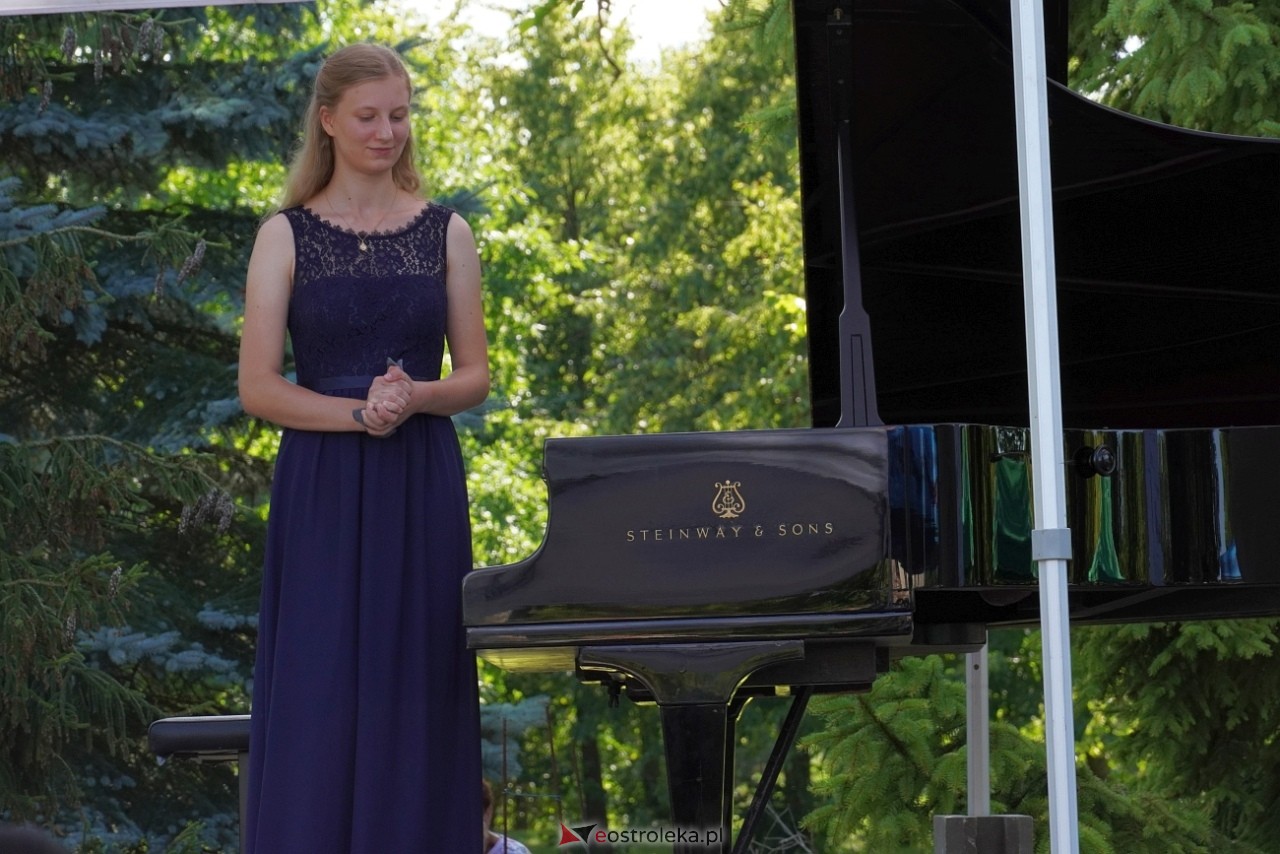 Koncert z cyklu „CHOPIN en VACANCES” w Susku Starym [14.07.2024] - zdjęcie #35 - eOstroleka.pl