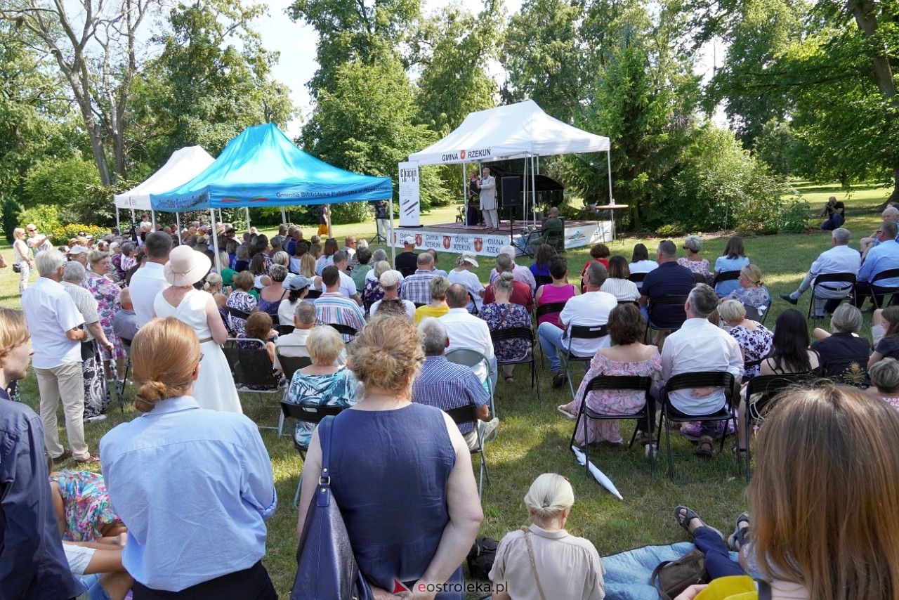 Koncert z cyklu „CHOPIN en VACANCES” w Susku Starym [14.07.2024] - zdjęcie #32 - eOstroleka.pl