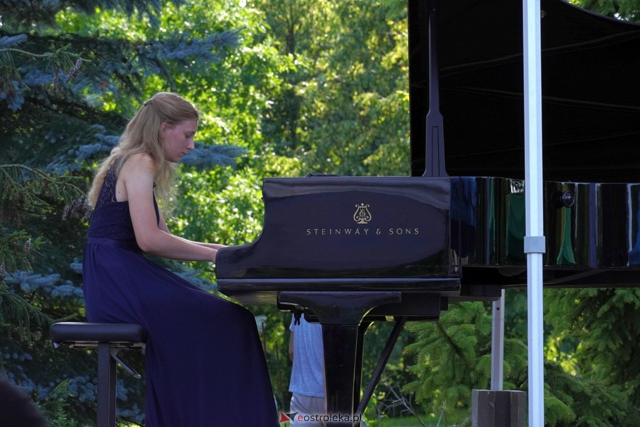 Koncert z cyklu „CHOPIN en VACANCES” w Susku Starym [14.07.2024] - zdjęcie #30 - eOstroleka.pl