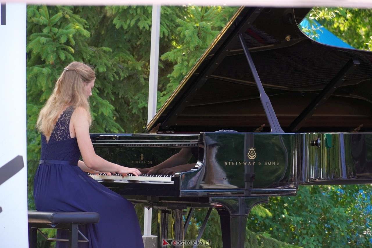 Koncert z cyklu „CHOPIN en VACANCES” w Susku Starym [14.07.2024] - zdjęcie #28 - eOstroleka.pl