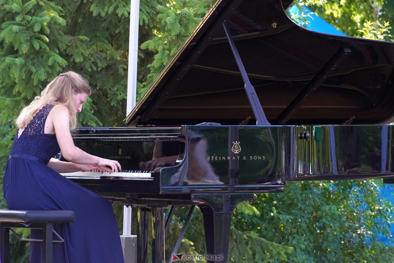 Koncert z cyklu „CHOPIN en VACANCES” w Susku Starym [14.07.2024] - zdjęcie #27 - eOstroleka.pl