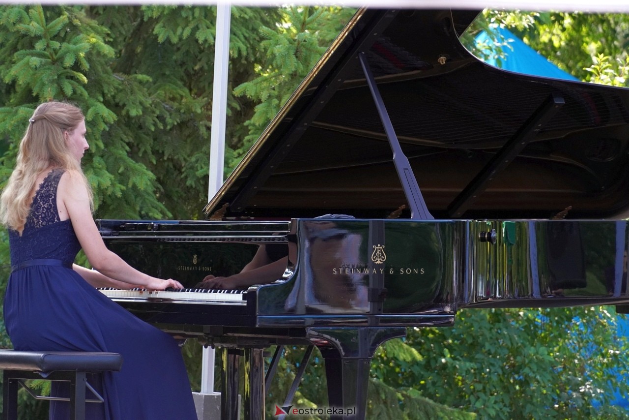 Koncert z cyklu „CHOPIN en VACANCES” w Susku Starym [14.07.2024] - zdjęcie #26 - eOstroleka.pl