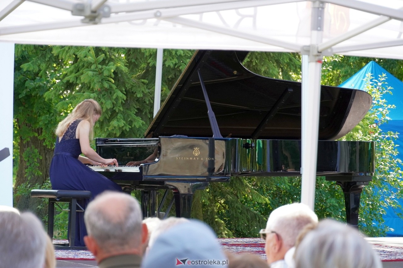 Koncert z cyklu „CHOPIN en VACANCES” w Susku Starym [14.07.2024] - zdjęcie #25 - eOstroleka.pl