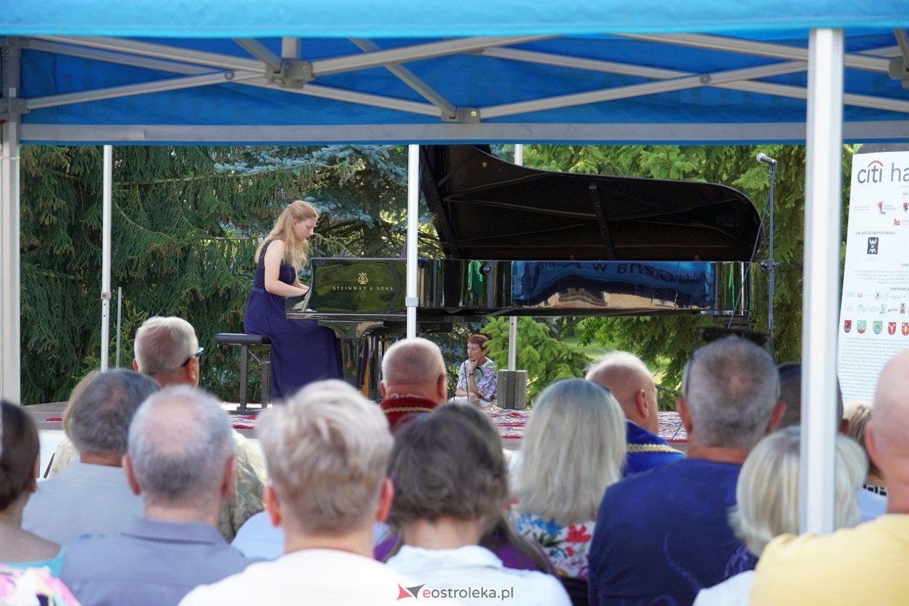 Koncert z cyklu „CHOPIN en VACANCES” w Susku Starym [14.07.2024] - zdjęcie #23 - eOstroleka.pl