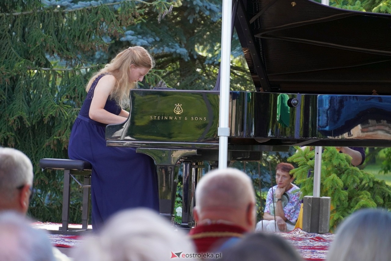Koncert z cyklu „CHOPIN en VACANCES” w Susku Starym [14.07.2024] - zdjęcie #22 - eOstroleka.pl