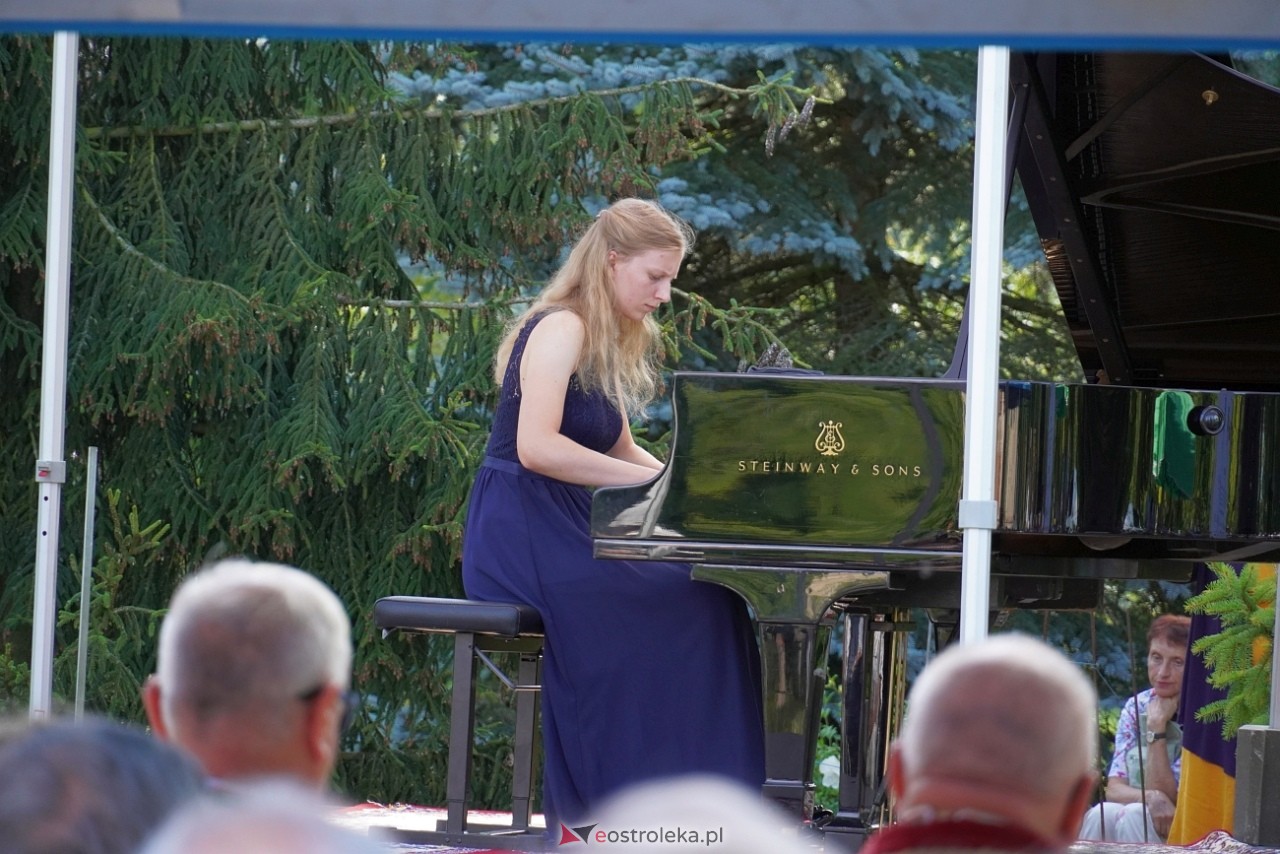 Koncert z cyklu „CHOPIN en VACANCES” w Susku Starym [14.07.2024] - zdjęcie #21 - eOstroleka.pl