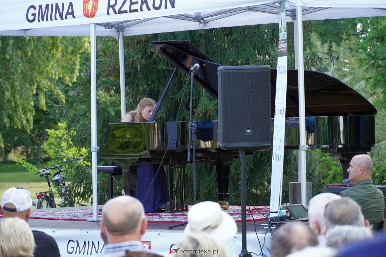 Koncert z cyklu „CHOPIN en VACANCES” w Susku Starym [14.07.2024] - zdjęcie #19 - eOstroleka.pl