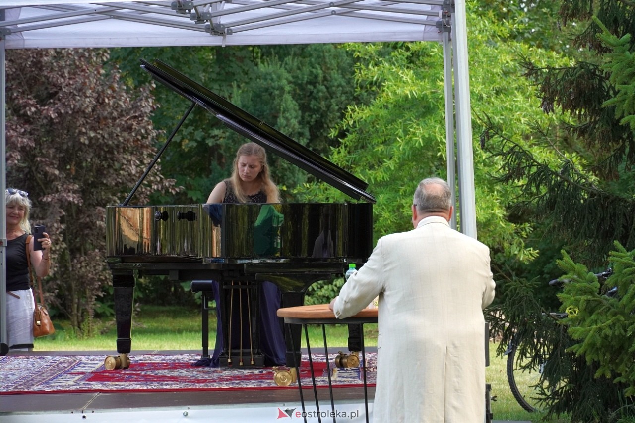 Koncert z cyklu „CHOPIN en VACANCES” w Susku Starym [14.07.2024] - zdjęcie #17 - eOstroleka.pl