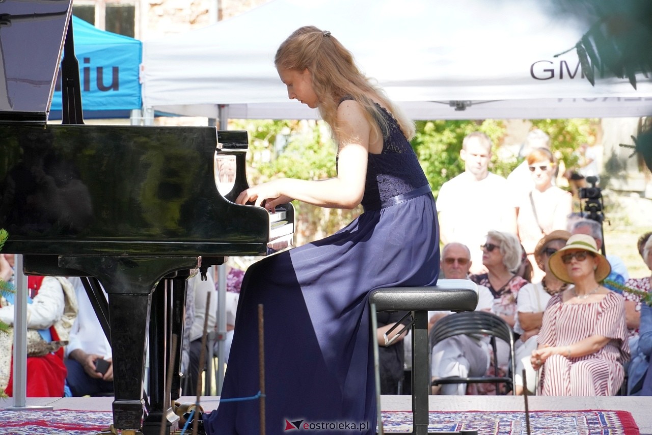 Koncert z cyklu „CHOPIN en VACANCES” w Susku Starym [14.07.2024] - zdjęcie #14 - eOstroleka.pl