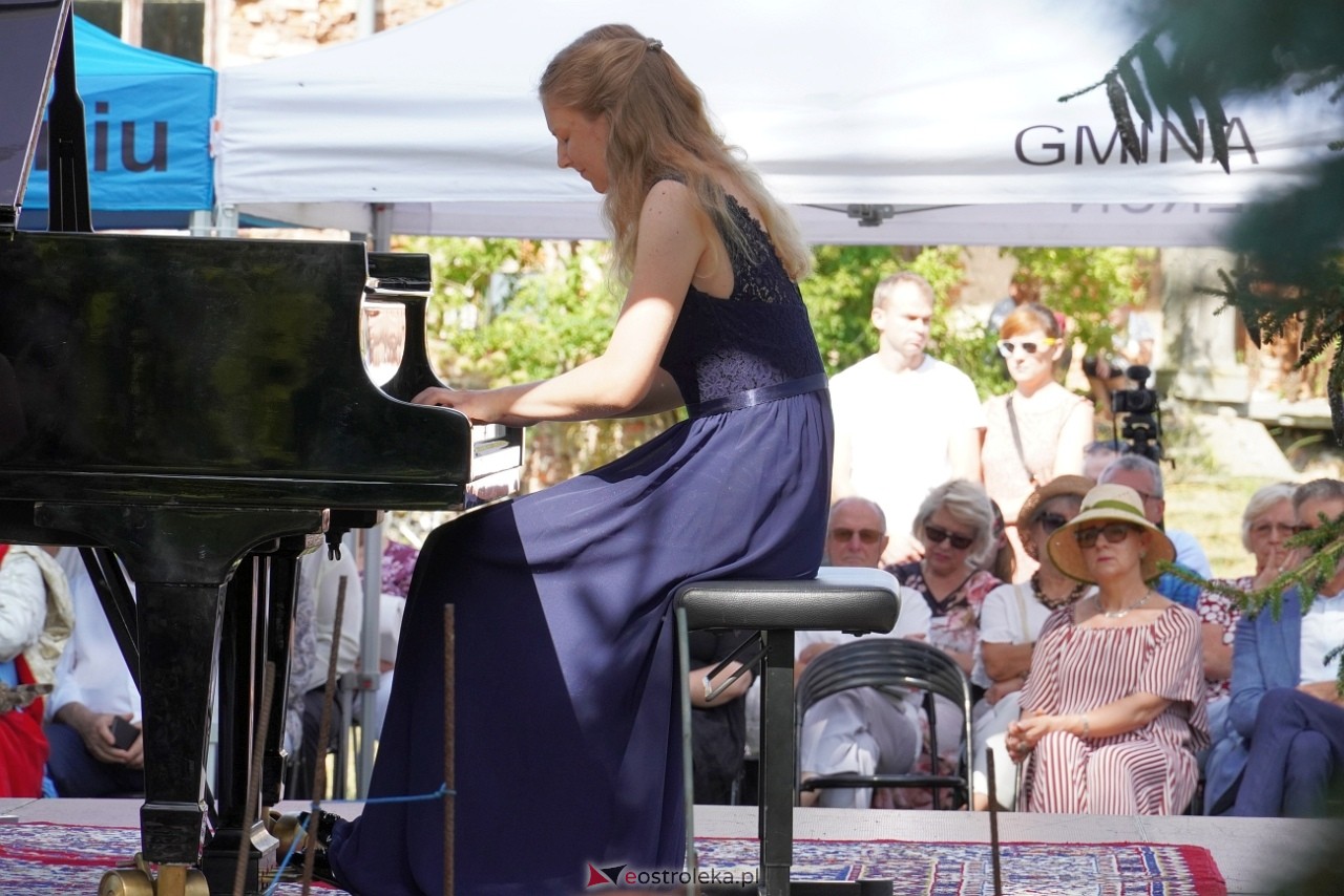 Koncert z cyklu „CHOPIN en VACANCES” w Susku Starym [14.07.2024] - zdjęcie #13 - eOstroleka.pl