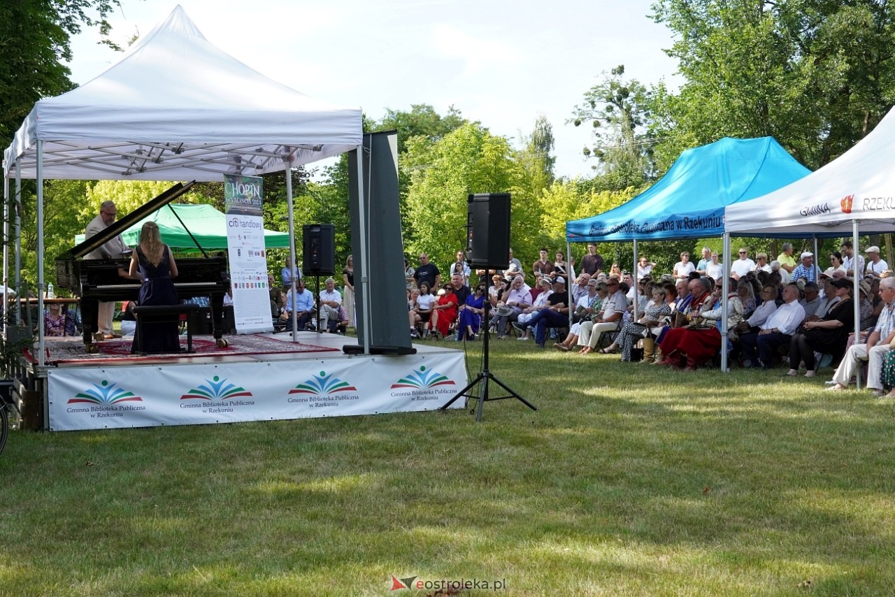 Koncert z cyklu „CHOPIN en VACANCES” w Susku Starym [14.07.2024] - zdjęcie #4 - eOstroleka.pl