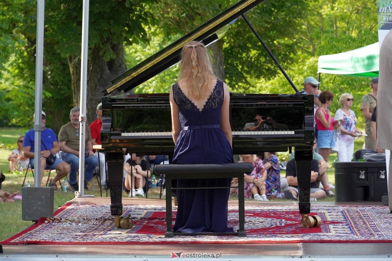 Koncert z cyklu „CHOPIN en VACANCES” w Susku Starym [14.07.2024] - zdjęcie #3 - eOstroleka.pl