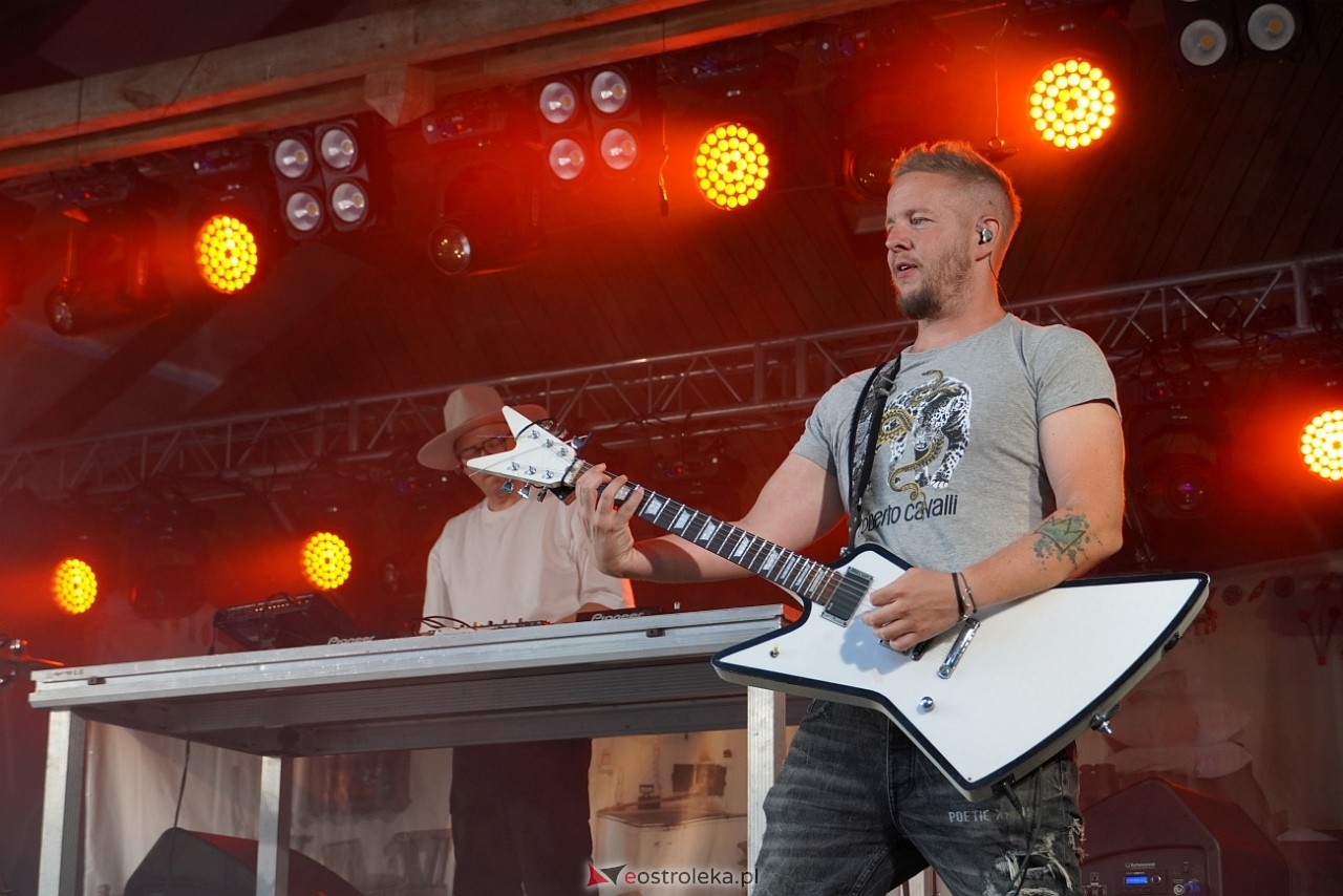 Gromee na zakończenie Święta Folkloru Kurpiowskiego w Zawadach [14.07.2024] - zdjęcie #131 - eOstroleka.pl