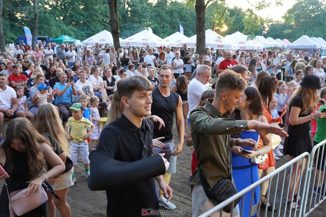 Gromee na zakończenie Święta Folkloru Kurpiowskiego w Zawadach [14.07.2024] - zdjęcie #99 - eOstroleka.pl