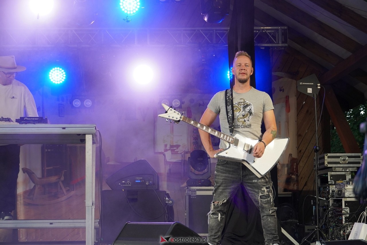 Gromee na zakończenie Święta Folkloru Kurpiowskiego w Zawadach [14.07.2024] - zdjęcie #47 - eOstroleka.pl