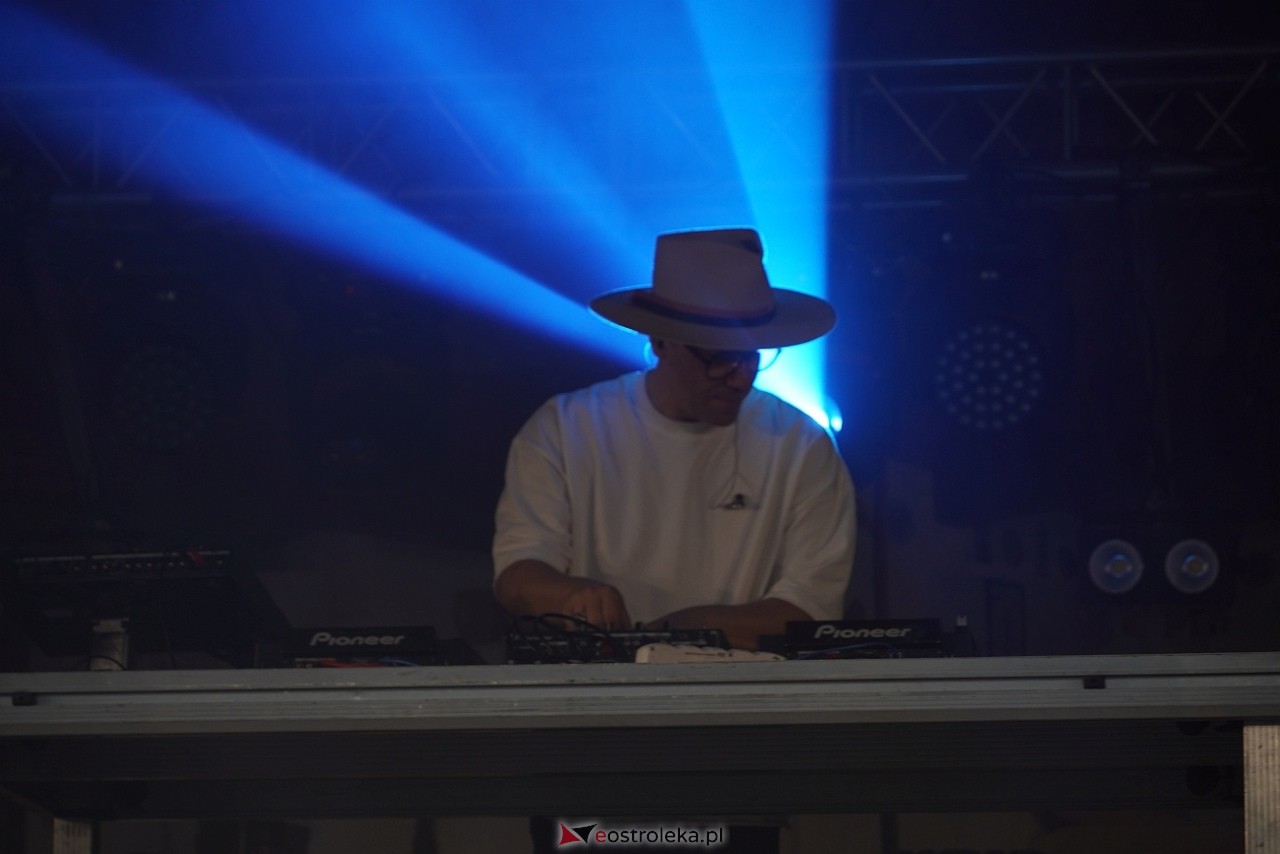 Gromee na zakończenie Święta Folkloru Kurpiowskiego w Zawadach [14.07.2024] - zdjęcie #34 - eOstroleka.pl