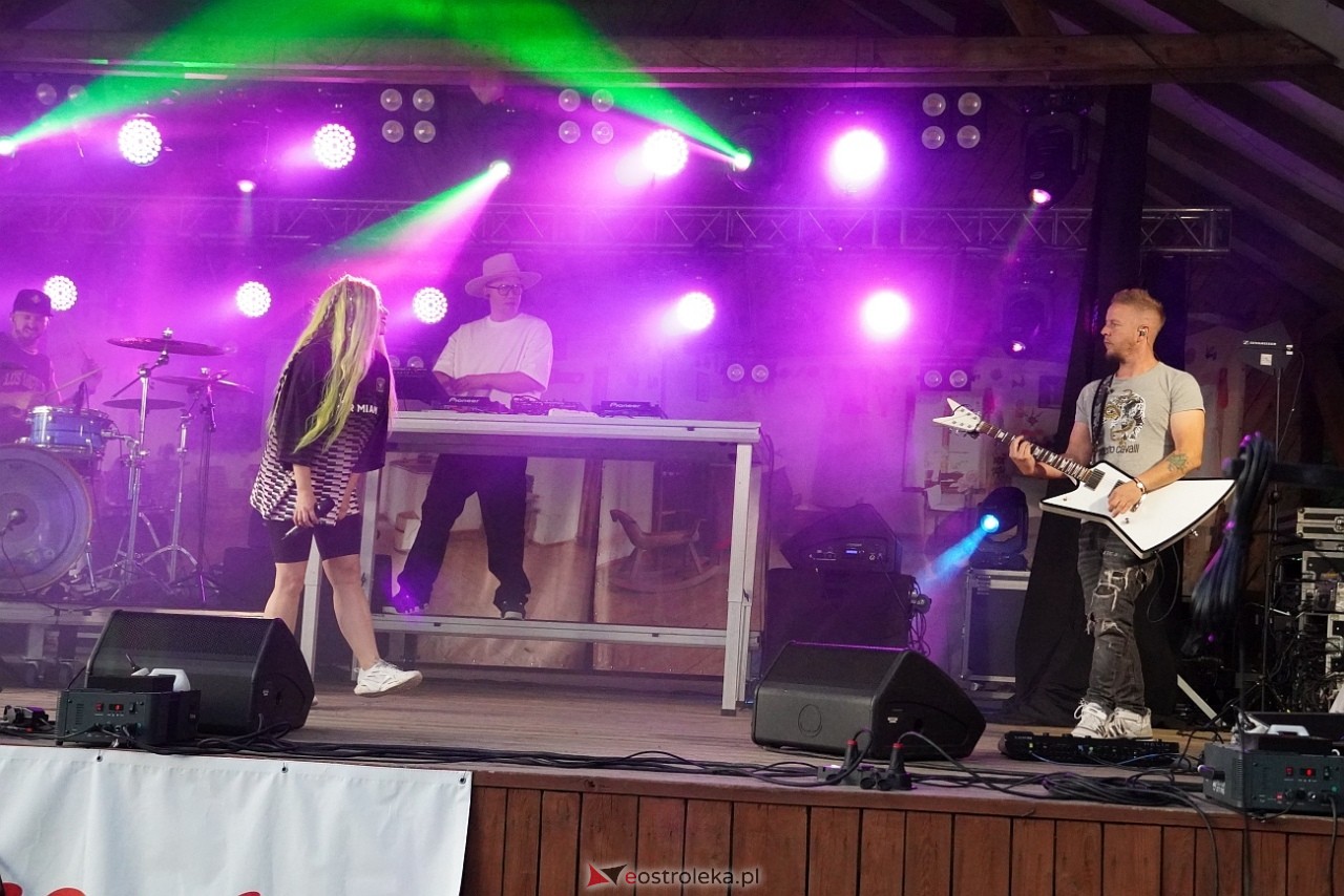 Gromee na zakończenie Święta Folkloru Kurpiowskiego w Zawadach [14.07.2024] - zdjęcie #24 - eOstroleka.pl