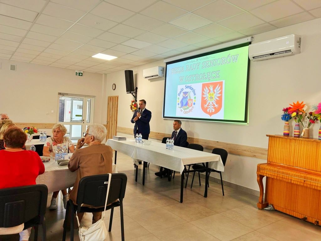 I posiedzenie nowo wybranej Rady Seniorów w Ostrołęce [17.07.2024] - zdjęcie #8 - eOstroleka.pl