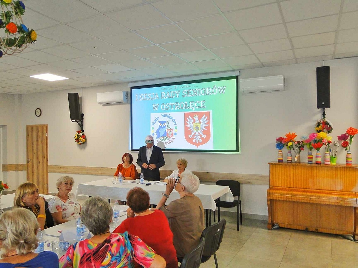 I posiedzenie nowo wybranej Rady Seniorów w Ostrołęce [17.07.2024] - zdjęcie #1 - eOstroleka.pl