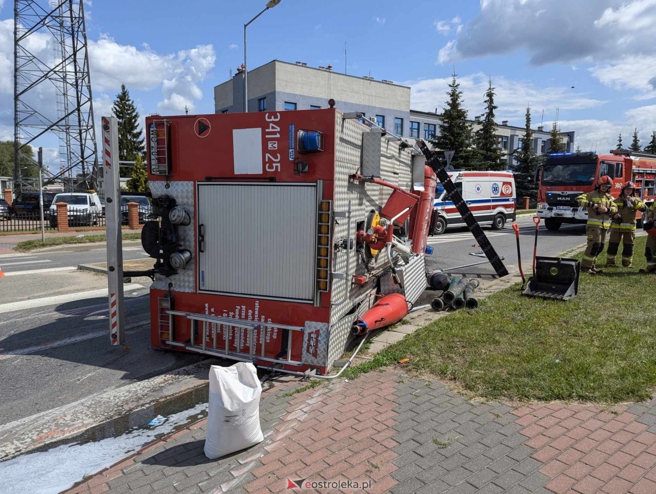 Wypadek z udziałem wozu strażackiego [18.07.2024] - zdjęcie #17 - eOstroleka.pl