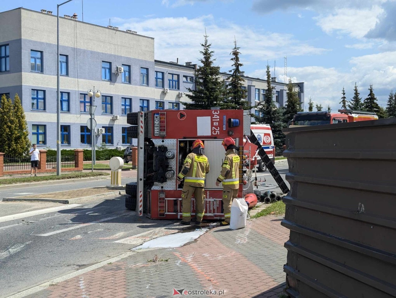 Wypadek z udziałem wozu strażackiego [18.07.2024] - zdjęcie #14 - eOstroleka.pl