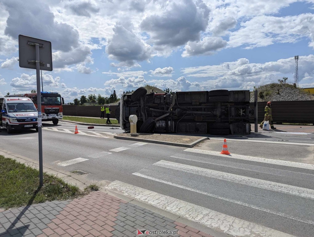 Wypadek z udziałem wozu strażackiego [18.07.2024] - zdjęcie #11 - eOstroleka.pl