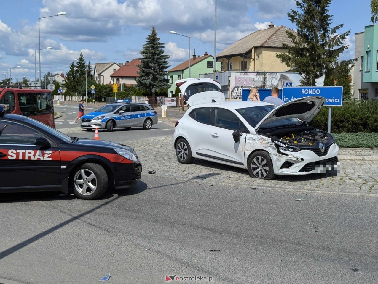 Wypadek z udziałem wozu strażackiego [18.07.2024] - zdjęcie #1 - eOstroleka.pl