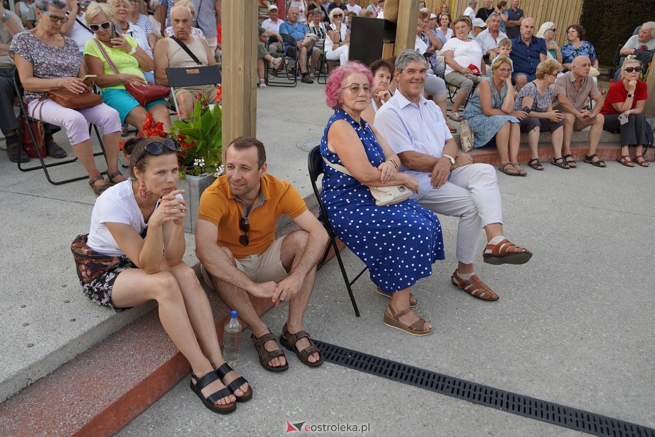 Muzyczne lato w tężni: Chór O! La la [21.07.2024] - zdjęcie #21 - eOstroleka.pl