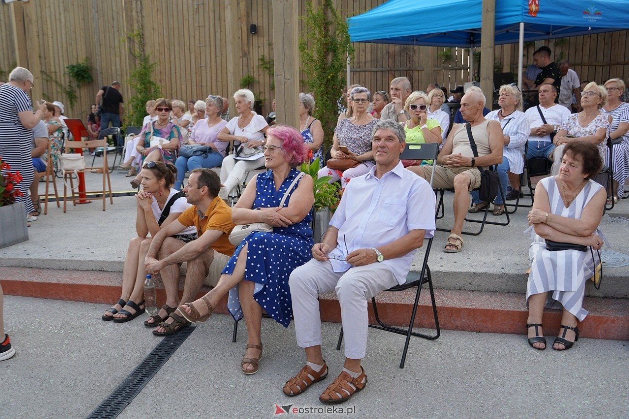 Muzyczne lato w tężni: Chór O! La la [21.07.2024] - zdjęcie #27 - eOstroleka.pl