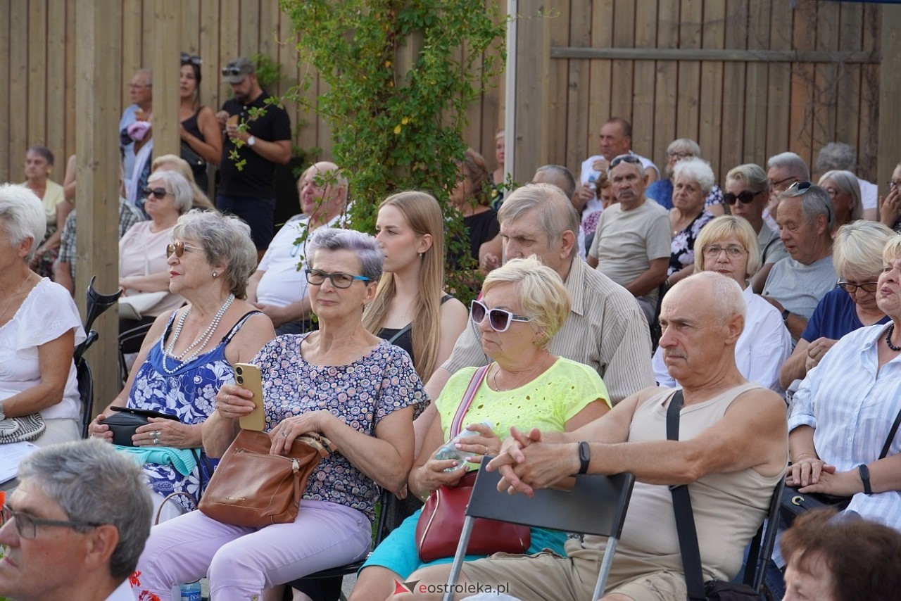 Muzyczne lato w tężni: Chór O! La la [21.07.2024] - zdjęcie #46 - eOstroleka.pl