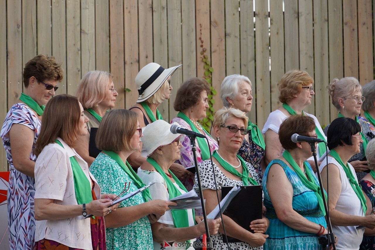 Muzyczne lato w tężni: Chór O! La la [21.07.2024] - zdjęcie #47 - eOstroleka.pl