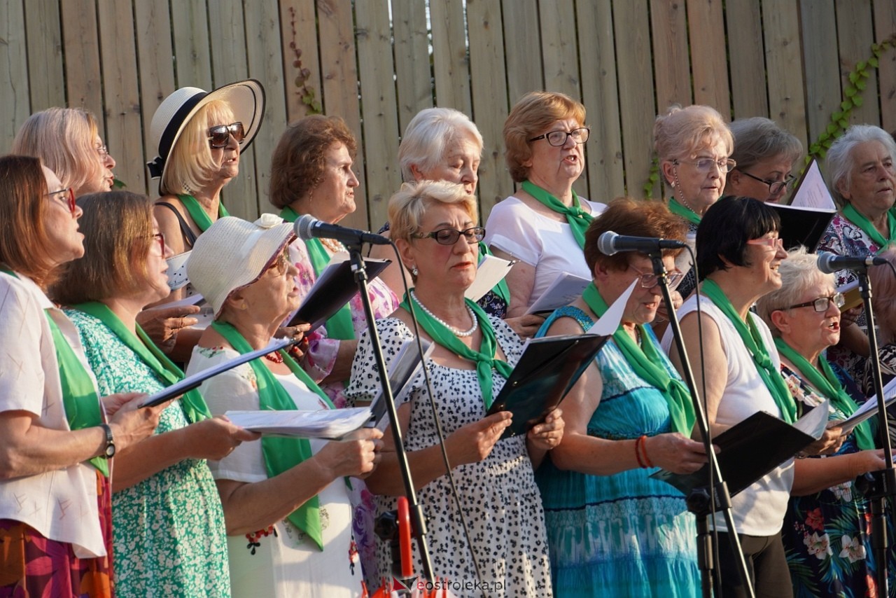 Muzyczne lato w tężni: Chór O! La la [21.07.2024] - zdjęcie #56 - eOstroleka.pl