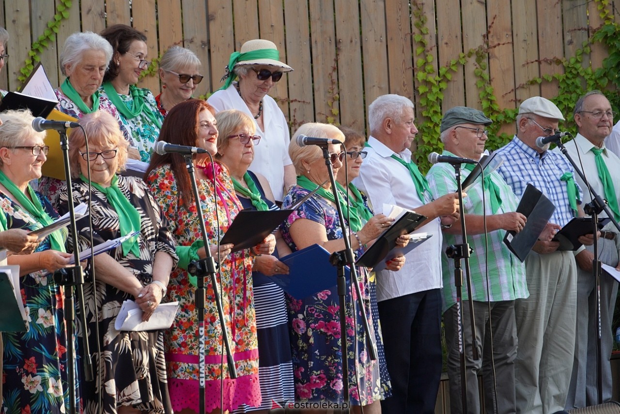 Muzyczne lato w tężni: Chór O! La la [21.07.2024] - zdjęcie #59 - eOstroleka.pl