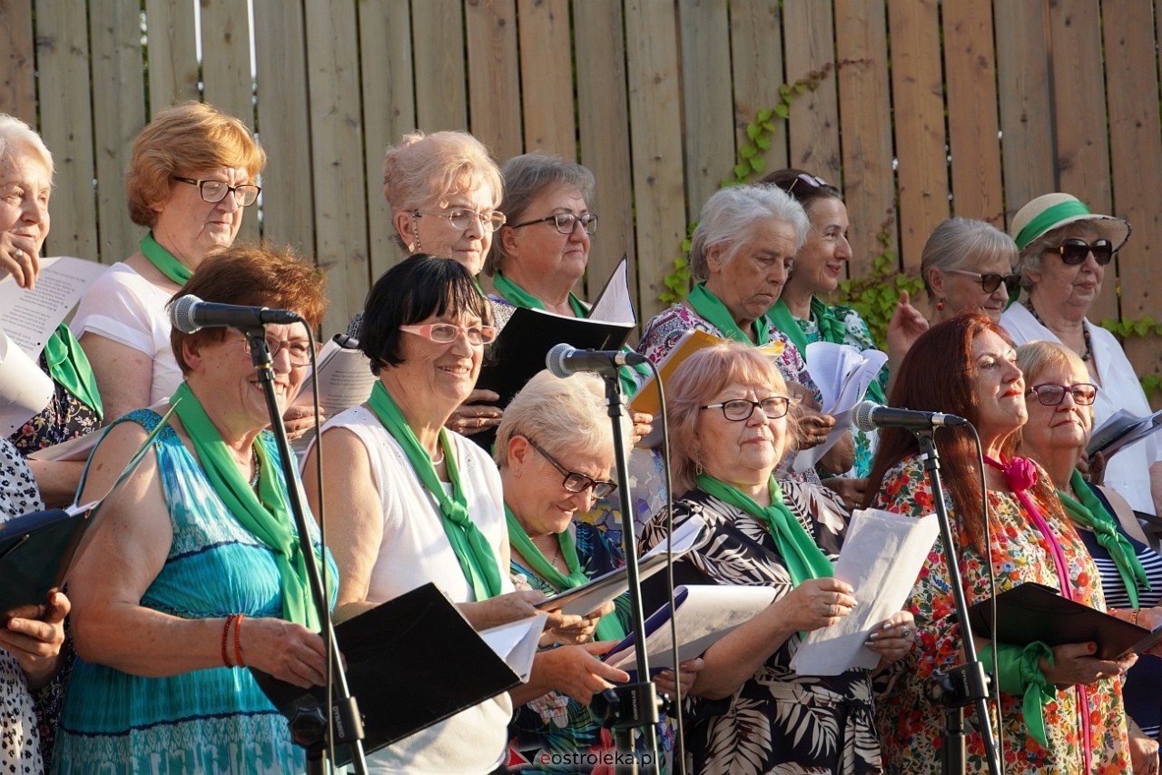 Muzyczne lato w tężni: Chór O! La la [21.07.2024] - zdjęcie #65 - eOstroleka.pl