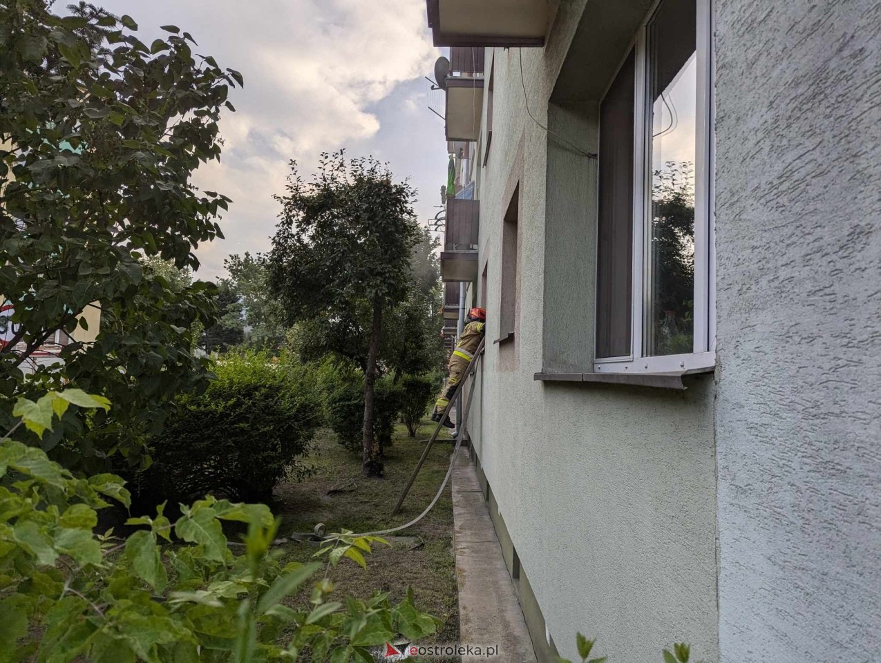 Interwencja strażaków przy Chętnika [26.07.2024] - zdjęcie #4 - eOstroleka.pl