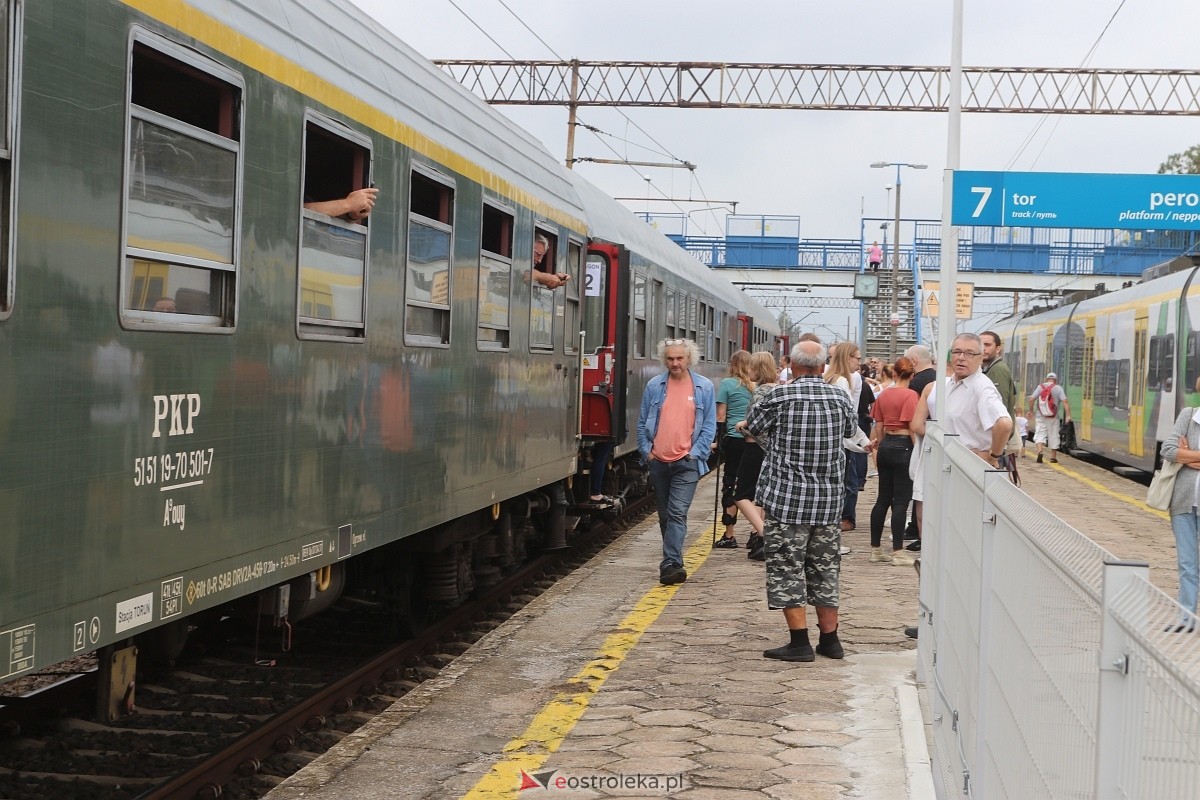 Historyczny pociąg w Ostrołęce [28.07.2024] - zdjęcie #18 - eOstroleka.pl